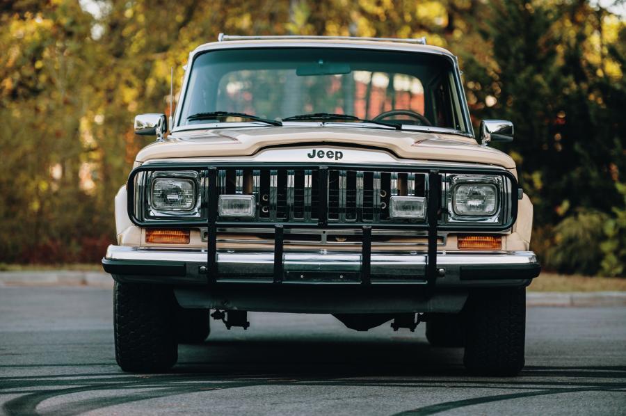  Jeep Cherokee Laredo (SJ) 1983 года  (фото 9 из 78)